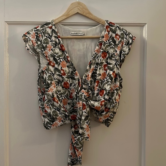 Abercrombie Flutter Sleeve Top - Picture 1 of 3